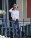 Gillian-Anderson-at-a-Hotel-in-Portofino--10.jpg