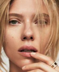 scarlett-johansson-elle-women-in-hollywood-november-2019-is[...].jpg