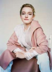 l-MAG-1318-Vanities-Julia-Garner.jpg