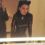 nicola-peltz-geting-ready-for-halloween-instagram-photos-10[...].jpg