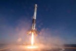 spacexcrs8firststagelanding04-lg.jpg