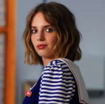 stranger-things-robin-maya-hawke-1562268409.jpg