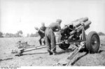 BundesarchivBild101I-220-0634-12,Russland,LadeneinesNebelwe[...].jpg